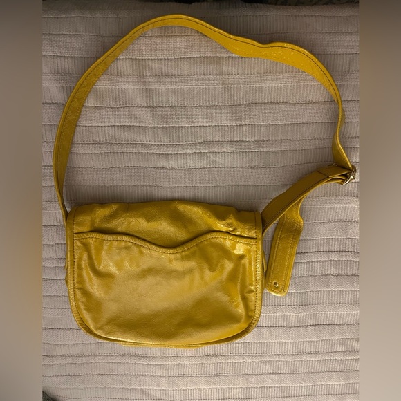 Marc by Marc Jacobs golden yellow crinkle patent leather crossbody messenger - Picture 6 of 9